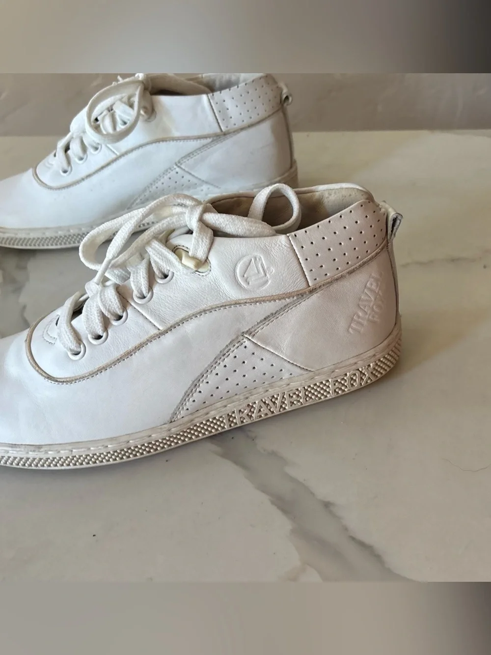 Travel Fox white sneakers size 7 back tab has a tear